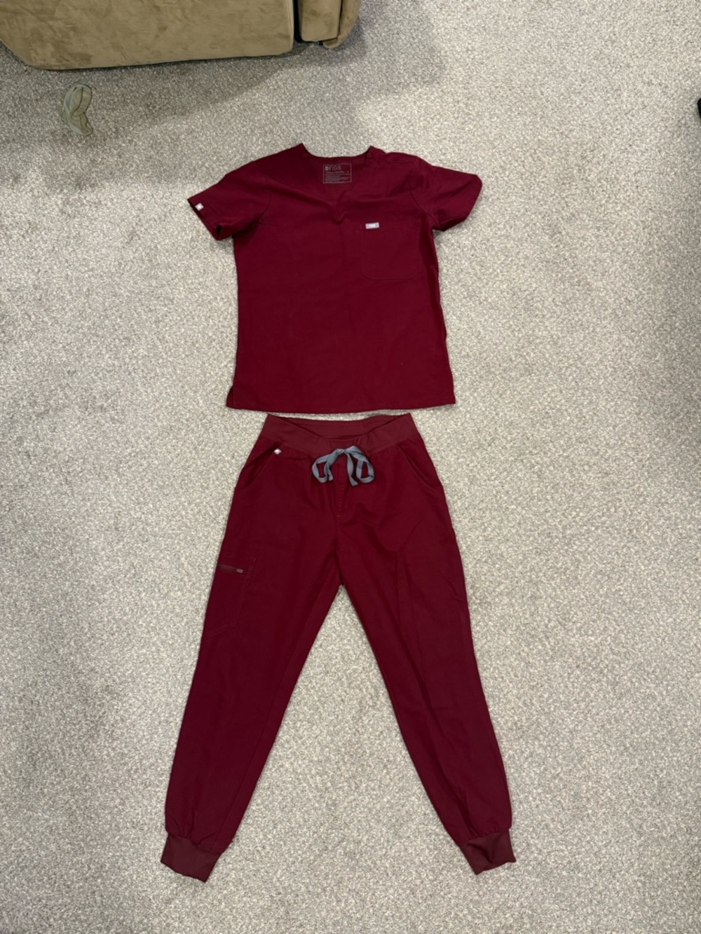 FIGS Women’s V-Neck/Jogger Scrub Set in Burgundy